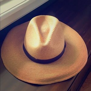 Boutique hat